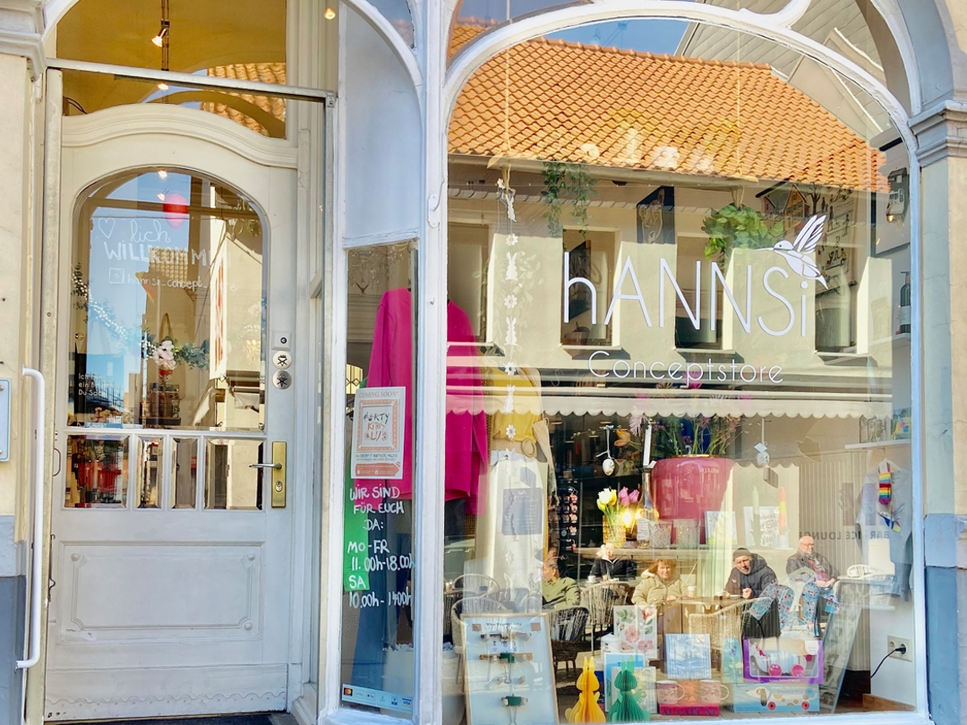 Schaufenster des Uerdinger Concept Stores hANNSi